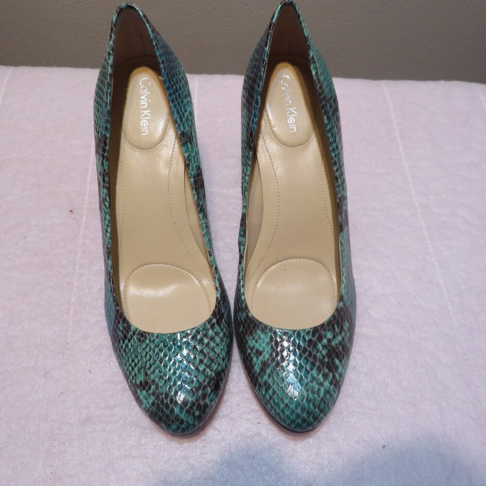 NWOT Calvin Klein Green/Brown‎ Snakeskin Pumps 3" Heels